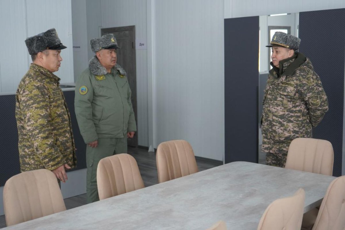 М. Таласов (на фото справа). Фото: МО РК