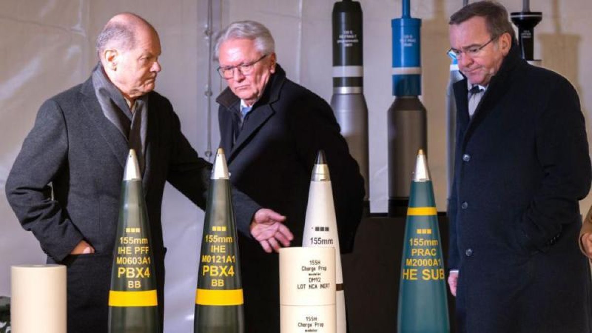 Фото: bbc.com/ Олаф Шольц, Армин Паппергер и Борис Писториус