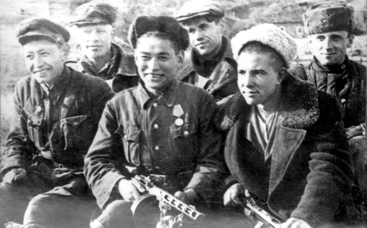 Фото: Комсомольцы 2-го батальона 3-й Клетнянской партийной бригады, Nomadmgz.kz