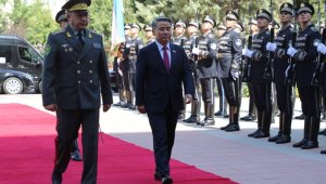 Министр обороны Южной Кореи посетил Узбекистан