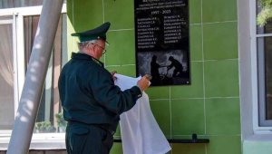 В Семее открыли мемориальную доску в честь погибших при пожаре сотрудников лесного хозяйства