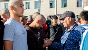 В Жамбылской области служить отправились первые призывники