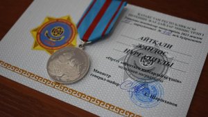 Военных полицейских наградили за спасение ребенка во время пожара