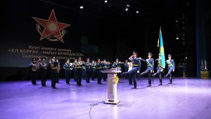 В Астане мамы провели сыновей в армию