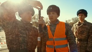 Военные саперы обучают новобранцев в Конаеве