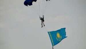 Десантировались 60 человек за раз: парашютист рассказал об особенностях профессии