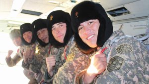 Солдаты морской пехоты совершили ознакомительные прыжки с парашютом