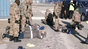 "Золотая лихорадка": как рабочие в Степногорске попытались вынести 130 килограмм золота