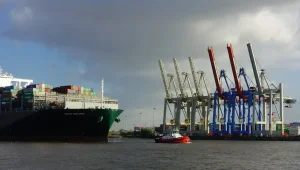 Американские военные потопили три корабля хуситов