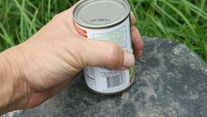 Открыть консервы без ножа или очистить обувь до блеска: армейские лайфхаки в повседневной жизни