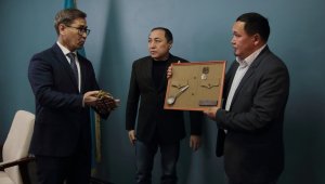 Личные вещи героя ВОВ из Караганды передали его внукам