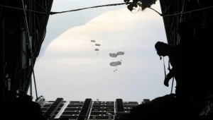 Иордания сбросила гуманитарную помощь для жителей Газы на парашютах