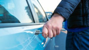 Что делать, если кто-то повредил вам машину и ушел?