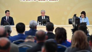 Токаев: Около 200 тысяч граждан Казахстана работают за границей