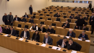 За одну минуту в Грузии поддержали законопроект об иноагентах в третьем чтении, несмотря на протесты