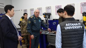 Роботы и дроны: министр обороны высоко оценил разработки студентов Astana IT University