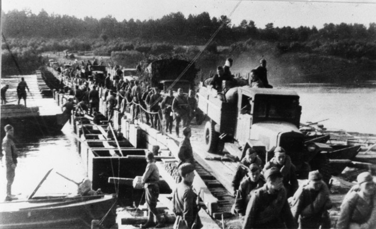 Фото: переправа советских войск через Западную Двину, фотохроника ТАСС