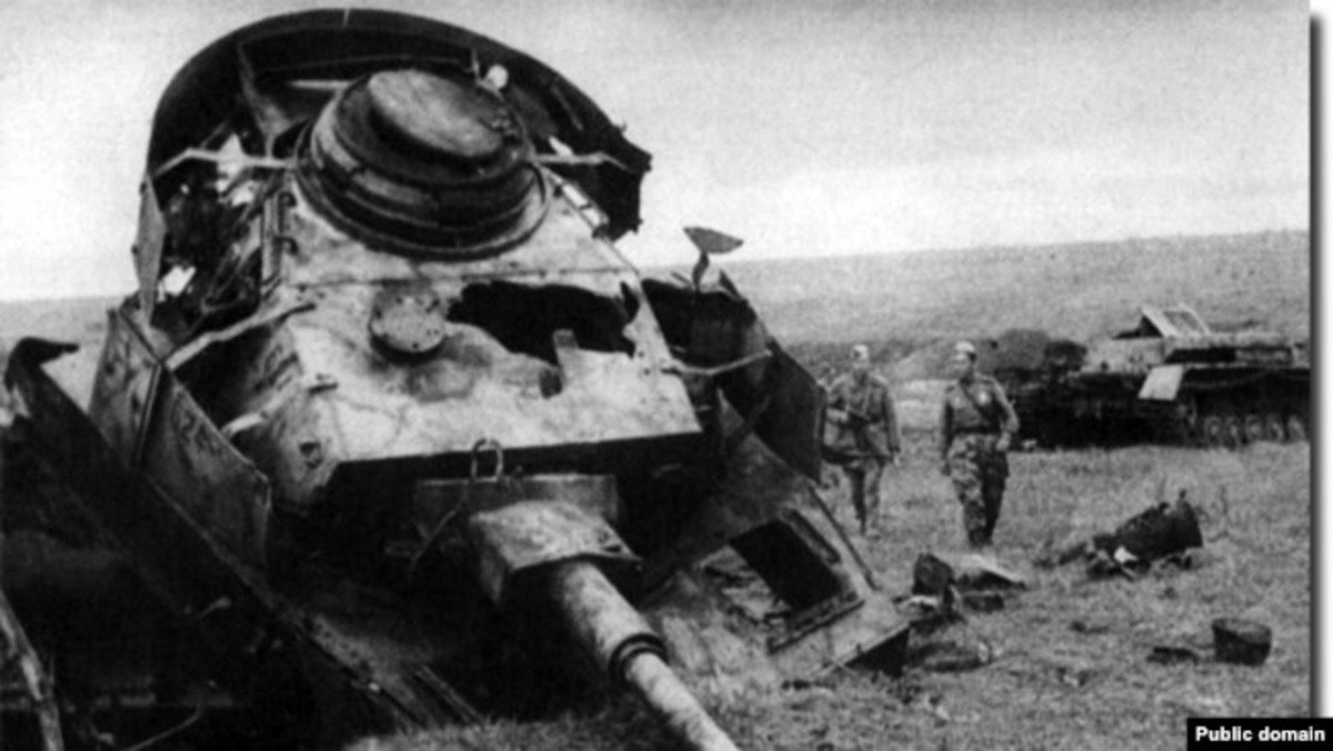 Фото: Уничтоженный в Курской битве немецкий танк, 1943 год.