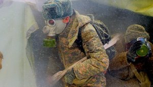 Непросматриваемая дымовая завеса: военнослужащие в Приозерске проверили противогазы