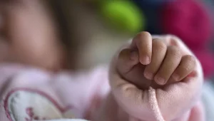 Казахстанка продала новорожденных близнецов за полмиллиона тенге